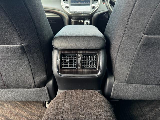 クラウンハイブリッド アスリートＳ　純正ナビゲーション（フルセグＴＶ・ＢＴ・ＡＵＸ・ＣＤ・ＤＶＤ・ＡＭ・ＦＭ）クルーズコントロール／横滑り防止装置／障害物センサー／ＥＴＣ／バックカメラ／パワーシート（前席）／ＭＴモード／スマートキー（39枚目）