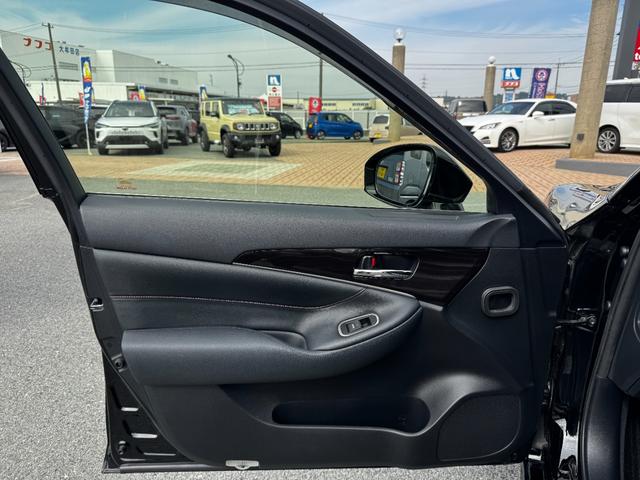 クラウンハイブリッド アスリートＳ　純正ナビゲーション（フルセグＴＶ・ＢＴ・ＡＵＸ・ＣＤ・ＤＶＤ・ＡＭ・ＦＭ）クルーズコントロール／横滑り防止装置／障害物センサー／ＥＴＣ／バックカメラ／パワーシート（前席）／ＭＴモード／スマートキー（41枚目）