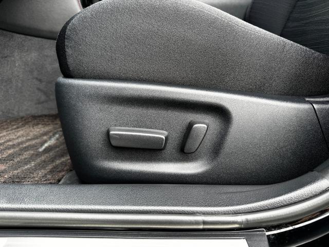 クラウンハイブリッド アスリートＳ　純正ナビゲーション（フルセグＴＶ・ＢＴ・ＡＵＸ・ＣＤ・ＤＶＤ・ＡＭ・ＦＭ）クルーズコントロール／横滑り防止装置／障害物センサー／ＥＴＣ／バックカメラ／パワーシート（前席）／ＭＴモード／スマートキー（45枚目）