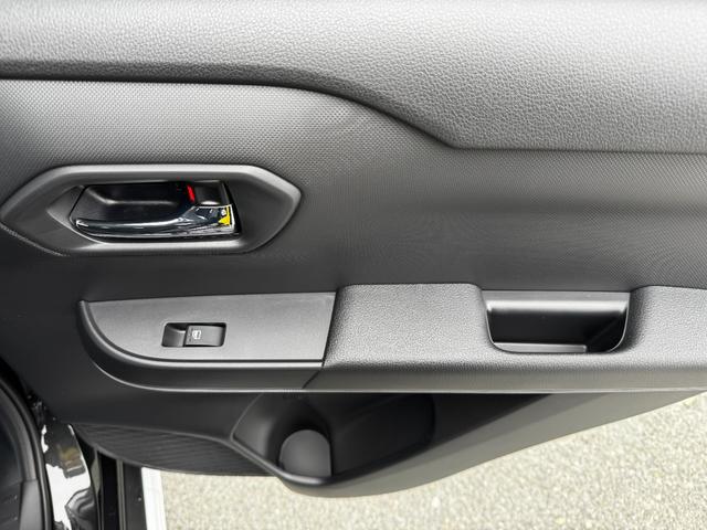 ライズ Z メーカーOP(BSM+RCTA/パノラミックビューM/DオーディオPKG)/フルLEDヘッドライト/LEDフォグランプ/オートハイビーム/アダプティブクルーズコントロール/本革巻きステアリング(32枚目)