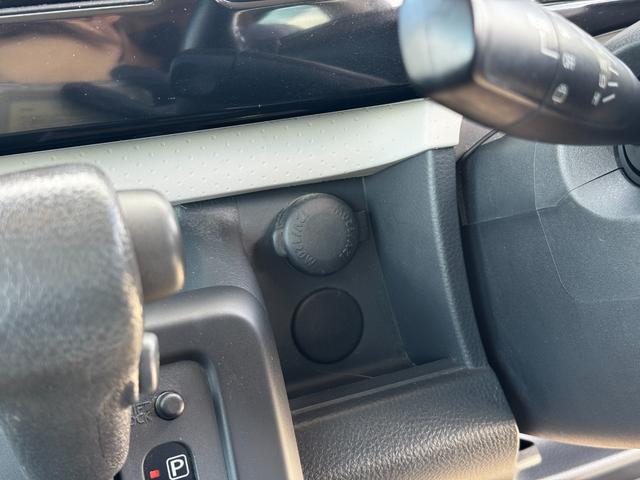 モコ Ｘ　純正ナビ（フルセグ・ラジオ・ＣＤ）／オートエアコン／プッシュスタート／アイドリングストップ／シートリフター／アームレスト／純正アルミホイール／ベンチシート／スマートキー（２個）／パワーウィンドウ（運）（23枚目）