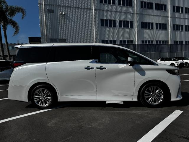 アルファード Ｚ　メーカーＯＰ：左右独立ムーンルーフ・カラーヘッドアップディスプレイ・左右ユニバーサルステップ・トヨタチームメイトアドバンストパーク・１４インチリアシートエンターテイメントシステム（ＪＢＬ／ＥＴＣ２．０（4枚目）