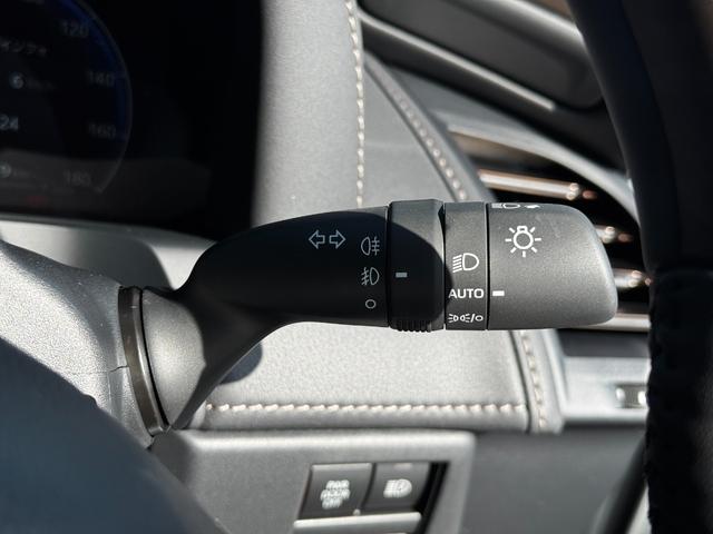 アルファード Ｚ　メーカーＯＰ：左右独立ムーンルーフ・カラーヘッドアップディスプレイ・左右ユニバーサルステップ・トヨタチームメイトアドバンストパーク・１４インチリアシートエンターテイメントシステム（ＪＢＬ／ＥＴＣ２．０（16枚目）