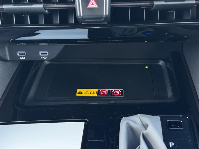 アルファード Ｚ　メーカーＯＰ：左右独立ムーンルーフ・カラーヘッドアップディスプレイ・左右ユニバーサルステップ・トヨタチームメイトアドバンストパーク・１４インチリアシートエンターテイメントシステム（ＪＢＬ／ＥＴＣ２．０（28枚目）