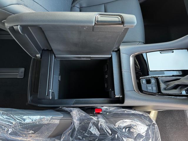 アルファード Ｚ　メーカーＯＰ：左右独立ムーンルーフ・カラーヘッドアップディスプレイ・左右ユニバーサルステップ・トヨタチームメイトアドバンストパーク・１４インチリアシートエンターテイメントシステム（ＪＢＬ／ＥＴＣ２．０（30枚目）