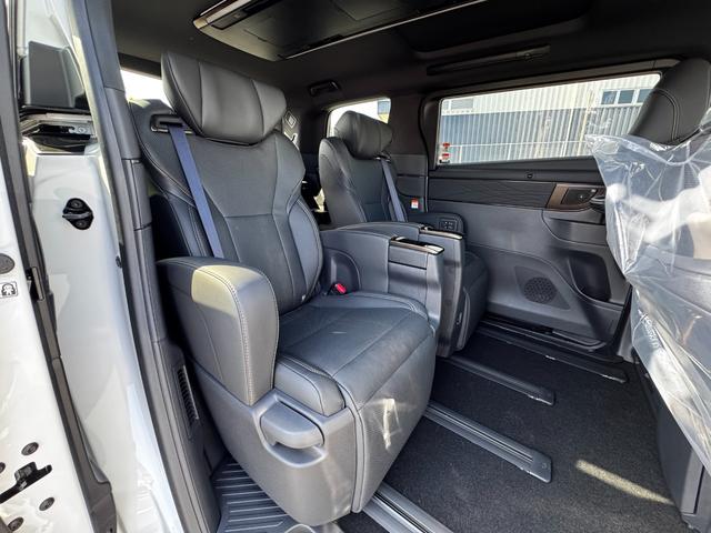 アルファード Ｚ　メーカーＯＰ：左右独立ムーンルーフ・カラーヘッドアップディスプレイ・左右ユニバーサルステップ・トヨタチームメイトアドバンストパーク・１４インチリアシートエンターテイメントシステム（ＪＢＬ／ＥＴＣ２．０（34枚目）