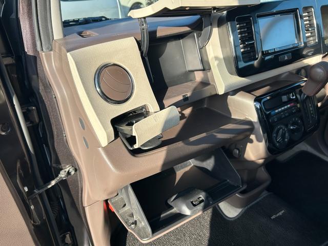 ＭＲワゴン ＷＩＴ　ＬＳ　カロッツェリアナビＡＶＩＣ－ＲＺ２２（ワンセグ・ラジオ・ＣＤ）／革シート／キーレス２個／プッシュスタートボタン／シートリフター／アイドリングストップ／純正ＡＷ／ディスチャージヘッドライト（31枚目）