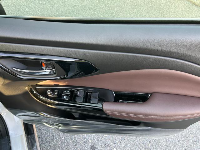 フロンクス ベースグレード　９インチ純正ナビ（ＢＴ・ラジオ・カープレイ）／電動パーキング／シートヒーター／全周囲モニターカメラ／クルーズコントロール／スズキセーフティーサポート／ワイヤレス充電／ヘッドアップディスプレイ（10枚目）