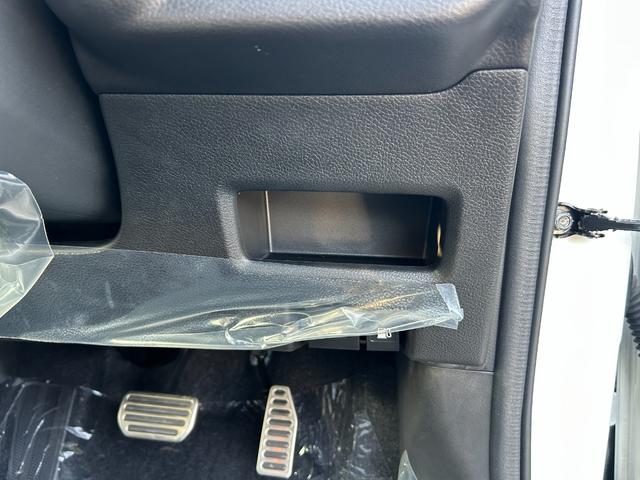 フロンクス ベースグレード　９インチ純正ナビ（ＢＴ・ラジオ・カープレイ）／電動パーキング／シートヒーター／全周囲モニターカメラ／クルーズコントロール／スズキセーフティーサポート／ワイヤレス充電／ヘッドアップディスプレイ（24枚目）