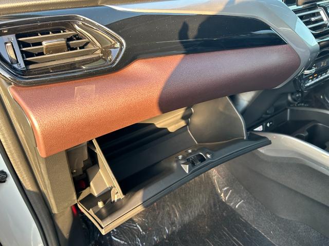 フロンクス ベースグレード　９インチ純正ナビ（ＢＴ・ラジオ・カープレイ）／電動パーキング／シートヒーター／全周囲モニターカメラ／クルーズコントロール／スズキセーフティーサポート／ワイヤレス充電／ヘッドアップディスプレイ（48枚目）