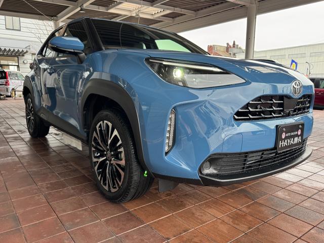 ヤリスクロス ハイブリッドＺ　８インチディスプレイオーディオ（フルセグＴＶ・Ａｐｐｌｅ　Ｃａｒｐｌａｙ・ナビ・Ｂｌｕｅｔｏｏｔｈ）パノラミックビューＭ／前席シートヒーター／ＥＴＣ２．０／ステアリングヒーター／オートハイビーム（3枚目）