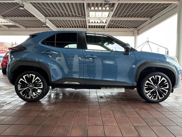 ヤリスクロス ハイブリッドＺ　８インチディスプレイオーディオ（フルセグＴＶ・Ａｐｐｌｅ　Ｃａｒｐｌａｙ・ナビ・Ｂｌｕｅｔｏｏｔｈ）パノラミックビューＭ／前席シートヒーター／ＥＴＣ２．０／ステアリングヒーター／オートハイビーム（4枚目）