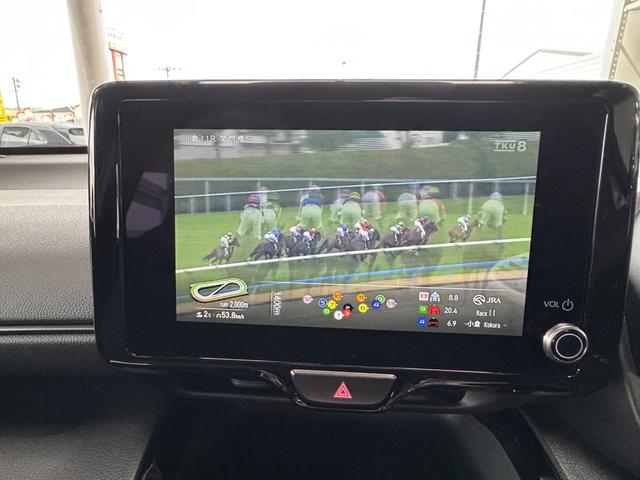 ヤリスクロス ハイブリッドＺ　８インチディスプレイオーディオ（フルセグＴＶ・Ａｐｐｌｅ　Ｃａｒｐｌａｙ・ナビ・Ｂｌｕｅｔｏｏｔｈ）パノラミックビューＭ／前席シートヒーター／ＥＴＣ２．０／ステアリングヒーター／オートハイビーム（12枚目）