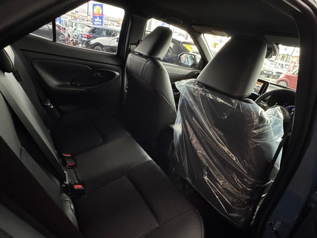 ヤリスクロス ハイブリッドＺ　８インチディスプレイオーディオ（フルセグＴＶ・Ａｐｐｌｅ　Ｃａｒｐｌａｙ・ナビ・Ｂｌｕｅｔｏｏｔｈ）パノラミックビューＭ／前席シートヒーター／ＥＴＣ２．０／ステアリングヒーター／オートハイビーム（25枚目）