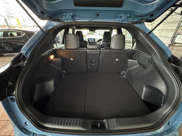 ヤリスクロス ハイブリッドＺ　８インチディスプレイオーディオ（フルセグＴＶ・Ａｐｐｌｅ　Ｃａｒｐｌａｙ・ナビ・Ｂｌｕｅｔｏｏｔｈ）パノラミックビューＭ／前席シートヒーター／ＥＴＣ２．０／ステアリングヒーター／オートハイビーム（29枚目）