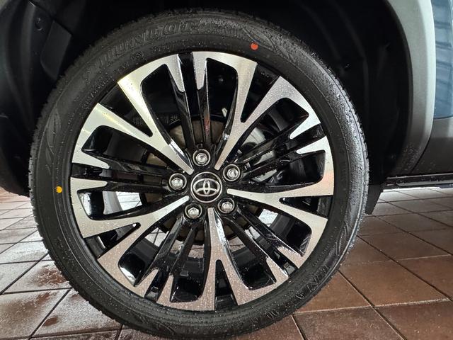 ヤリスクロス ハイブリッドＺ　８インチディスプレイオーディオ（フルセグＴＶ・Ａｐｐｌｅ　Ｃａｒｐｌａｙ・ナビ・Ｂｌｕｅｔｏｏｔｈ）パノラミックビューＭ／前席シートヒーター／ＥＴＣ２．０／ステアリングヒーター／オートハイビーム（38枚目）