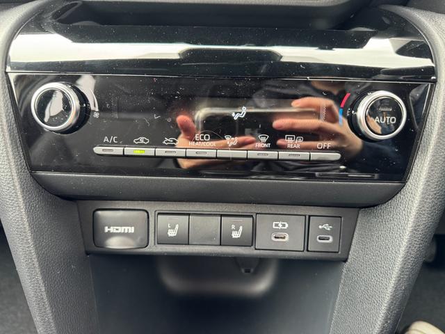 ヤリスクロス ハイブリッドＺ　メーカーＯＰ（特別色）／パノラミックビューＭ／前席シートヒーター／ＥＴＣ２．０／／８インチディスプレイオーディオ（Ａｐｐｌｅｃａｒｐｌａｙ／フルセグＴＶ／ＢＴ／ラジオ）／ＬＥＤヘッドライト（12枚目）