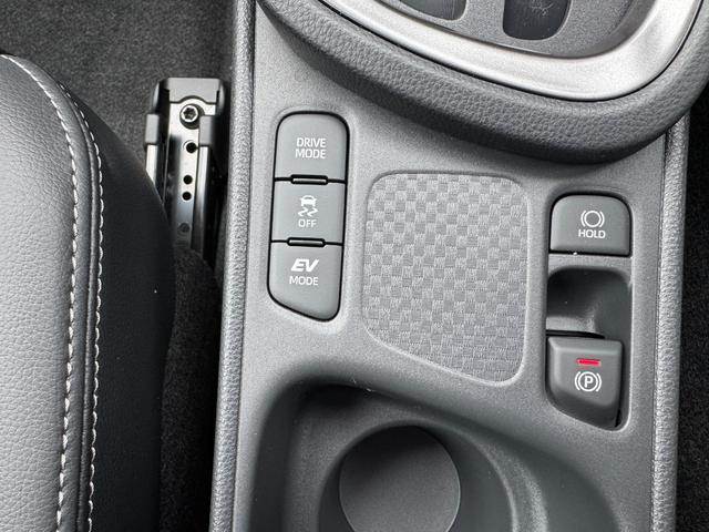 ヤリスクロス ハイブリッドＺ　メーカーＯＰ（特別色）／パノラミックビューＭ／前席シートヒーター／ＥＴＣ２．０／／８インチディスプレイオーディオ（Ａｐｐｌｅｃａｒｐｌａｙ／フルセグＴＶ／ＢＴ／ラジオ）／ＬＥＤヘッドライト（14枚目）