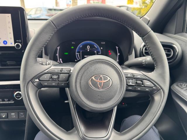 ヤリスクロス ハイブリッドＺ　メーカーＯＰ（特別色）／パノラミックビューＭ／前席シートヒーター／ＥＴＣ２．０／／８インチディスプレイオーディオ（Ａｐｐｌｅｃａｒｐｌａｙ／フルセグＴＶ／ＢＴ／ラジオ）／ＬＥＤヘッドライト（16枚目）