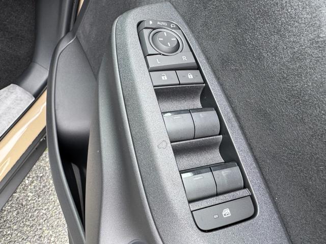 ヤリスクロス ハイブリッドＺ　メーカーＯＰ（特別色）／パノラミックビューＭ／前席シートヒーター／ＥＴＣ２．０／／８インチディスプレイオーディオ（Ａｐｐｌｅｃａｒｐｌａｙ／フルセグＴＶ／ＢＴ／ラジオ）／ＬＥＤヘッドライト（24枚目）