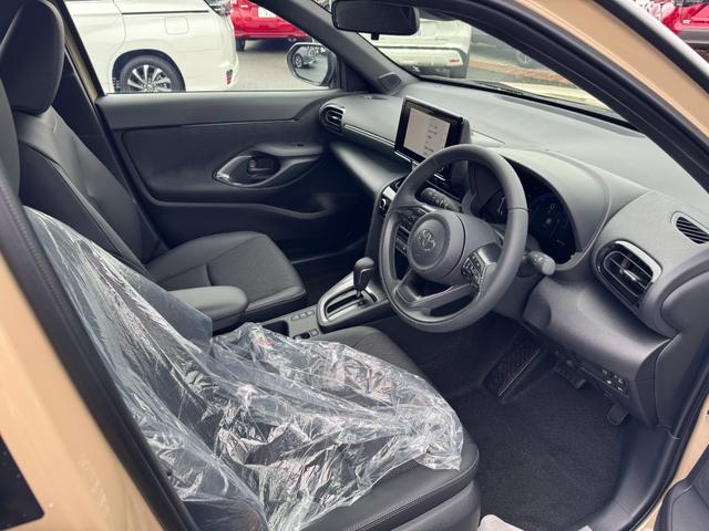 ヤリスクロス ハイブリッドＺ　メーカーＯＰ（特別色）／パノラミックビューＭ／前席シートヒーター／ＥＴＣ２．０／／８インチディスプレイオーディオ（Ａｐｐｌｅｃａｒｐｌａｙ／フルセグＴＶ／ＢＴ／ラジオ）／ＬＥＤヘッドライト（27枚目）