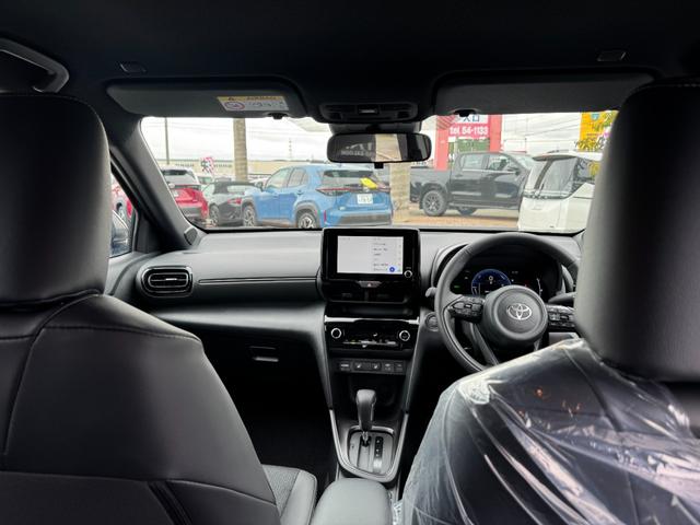 ヤリスクロス ハイブリッドＺ　メーカーＯＰ（特別色）／パノラミックビューＭ／前席シートヒーター／ＥＴＣ２．０／／８インチディスプレイオーディオ（Ａｐｐｌｅｃａｒｐｌａｙ／フルセグＴＶ／ＢＴ／ラジオ）／ＬＥＤヘッドライト（29枚目）