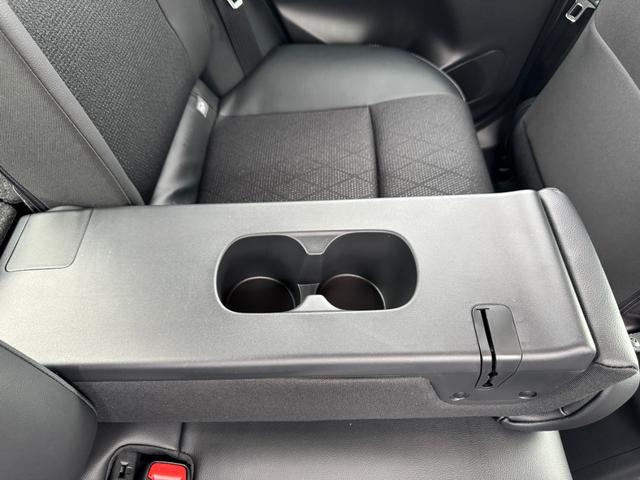 ヤリスクロス ハイブリッドＺ　メーカーＯＰ（特別色）／パノラミックビューＭ／前席シートヒーター／ＥＴＣ２．０／／８インチディスプレイオーディオ（Ａｐｐｌｅｃａｒｐｌａｙ／フルセグＴＶ／ＢＴ／ラジオ）／ＬＥＤヘッドライト（32枚目）