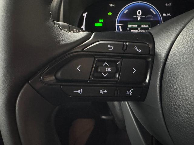 ヤリスクロス ハイブリッドＺ　メーカーＯＰ（特別色）／パノラミックビューＭ／前席シートヒーター／８インチＤオーディオ（フルセグＴＶ・Ａｐｐｌｅ　Ｃａｒｐｌａｙ・ナビ・ＢＴ）／ＥＴＣ２．０／ステアリングヒーター／オートハイビーム（10枚目）