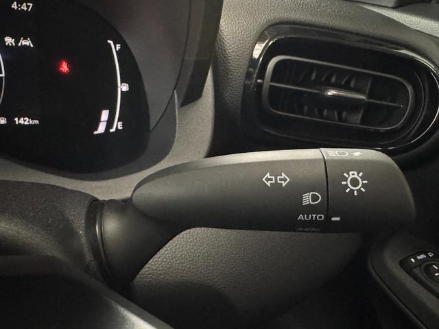 ヤリスクロス ハイブリッドＺ　メーカーＯＰ（特別色）／パノラミックビューＭ／前席シートヒーター／８インチＤオーディオ（フルセグＴＶ・Ａｐｐｌｅ　Ｃａｒｐｌａｙ・ナビ・ＢＴ）／ＥＴＣ２．０／ステアリングヒーター／オートハイビーム（12枚目）