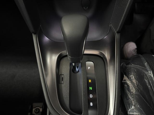 ヤリスクロス ハイブリッドＺ　メーカーＯＰ（特別色）／パノラミックビューＭ／前席シートヒーター／８インチＤオーディオ（フルセグＴＶ・Ａｐｐｌｅ　Ｃａｒｐｌａｙ・ナビ・ＢＴ）／ＥＴＣ２．０／ステアリングヒーター／オートハイビーム（17枚目）