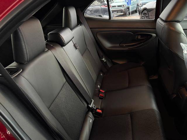 ヤリスクロス ハイブリッドＺ　メーカーＯＰ（特別色）／パノラミックビューＭ／前席シートヒーター／８インチＤオーディオ（フルセグＴＶ・Ａｐｐｌｅ　Ｃａｒｐｌａｙ・ナビ・ＢＴ）／ＥＴＣ２．０／ステアリングヒーター／オートハイビーム（27枚目）