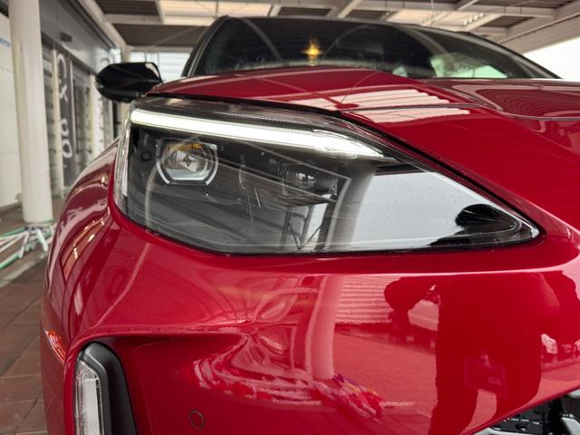 ヤリスクロス ハイブリッドＺ　メーカーＯＰ（特別色）／パノラミックビューＭ／前席シートヒーター／８インチＤオーディオ（フルセグＴＶ・Ａｐｐｌｅ　Ｃａｒｐｌａｙ・ナビ・ＢＴ）／ＥＴＣ２．０／ステアリングヒーター／オートハイビーム（36枚目）