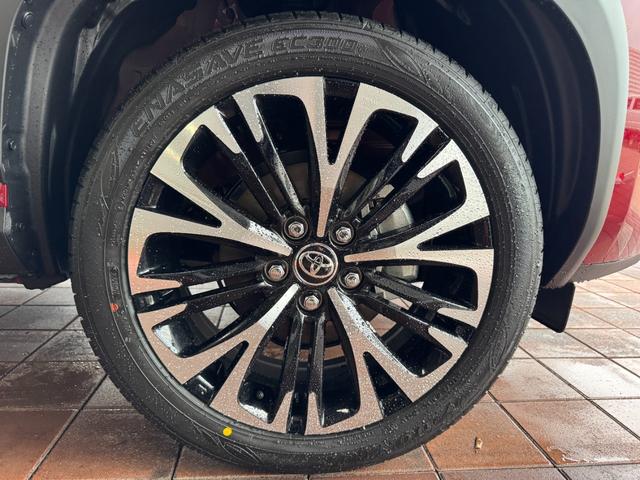 ヤリスクロス ハイブリッドＺ　メーカーＯＰ（特別色）／パノラミックビューＭ／前席シートヒーター／８インチＤオーディオ（フルセグＴＶ・Ａｐｐｌｅ　Ｃａｒｐｌａｙ・ナビ・ＢＴ）／ＥＴＣ２．０／ステアリングヒーター／オートハイビーム（39枚目）