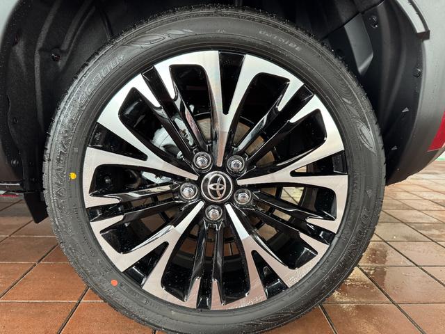 ヤリスクロス ハイブリッドＺ　メーカーＯＰ（特別色）／パノラミックビューＭ／前席シートヒーター／８インチＤオーディオ（フルセグＴＶ・Ａｐｐｌｅ　Ｃａｒｐｌａｙ・ナビ・ＢＴ）／ＥＴＣ２．０／ステアリングヒーター／オートハイビーム（41枚目）