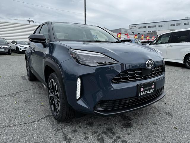 ヤリスクロス ハイブリッドZ メーカーOP(特別色)/パノラミックビューM/BSM/前席シートヒーター/8インチDオーディオ(フルセグTV・Apple Carplay・ナビ・BT)/ステアリングヒーター/ETC2.0/スマートキー(3枚目)