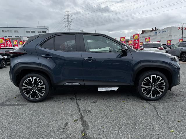 ヤリスクロス ハイブリッドZ メーカーOP(特別色)/パノラミックビューM/BSM/前席シートヒーター/8インチDオーディオ(フルセグTV・Apple Carplay・ナビ・BT)/ステアリングヒーター/ETC2.0/スマートキー(4枚目)