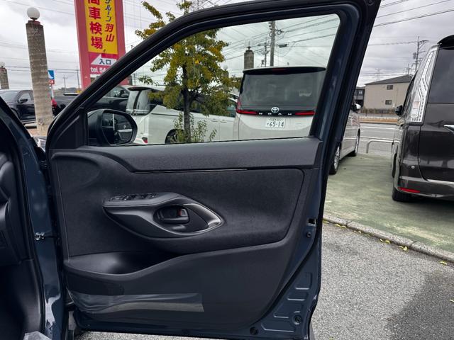 ヤリスクロス ハイブリッドZ メーカーOP(特別色)/パノラミックビューM/BSM/前席シートヒーター/8インチDオーディオ(フルセグTV・Apple Carplay・ナビ・BT)/ステアリングヒーター/ETC2.0/スマートキー(9枚目)