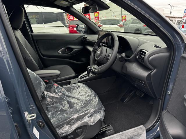 ヤリスクロス ハイブリッドZ メーカーOP(特別色)/パノラミックビューM/BSM/前席シートヒーター/8インチDオーディオ(フルセグTV・Apple Carplay・ナビ・BT)/ステアリングヒーター/ETC2.0/スマートキー(11枚目)