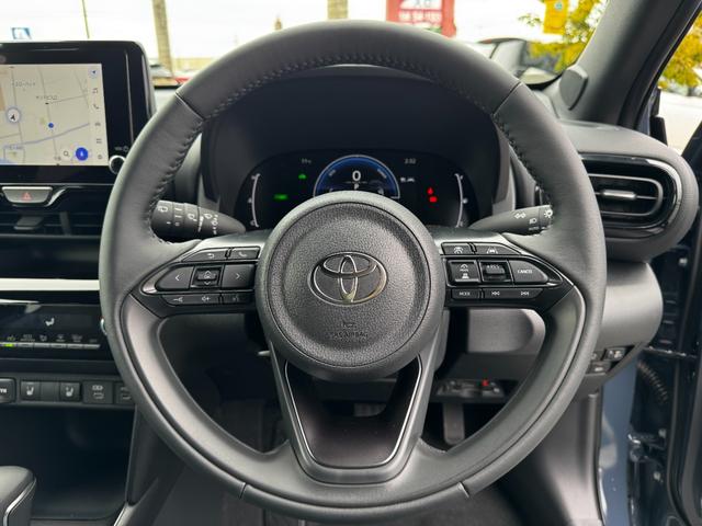 ヤリスクロス ハイブリッドZ メーカーOP(特別色)/パノラミックビューM/BSM/前席シートヒーター/8インチDオーディオ(フルセグTV・Apple Carplay・ナビ・BT)/ステアリングヒーター/ETC2.0/スマートキー(17枚目)