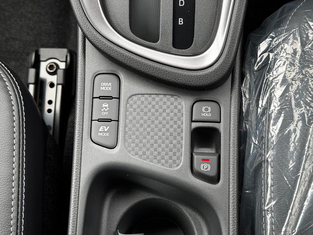 ヤリスクロス ハイブリッドZ メーカーOP(特別色)/パノラミックビューM/BSM/前席シートヒーター/8インチDオーディオ(フルセグTV・Apple Carplay・ナビ・BT)/ステアリングヒーター/ETC2.0/スマートキー(31枚目)