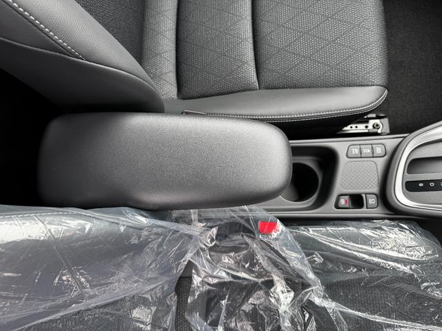 ヤリスクロス ハイブリッドZ メーカーOP(特別色)/パノラミックビューM/BSM/前席シートヒーター/8インチDオーディオ(フルセグTV・Apple Carplay・ナビ・BT)/ステアリングヒーター/ETC2.0/スマートキー(32枚目)