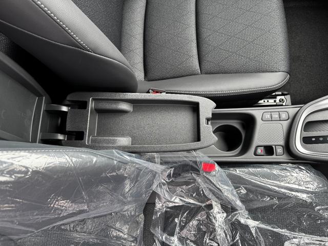 ヤリスクロス ハイブリッドZ メーカーOP(特別色)/パノラミックビューM/BSM/前席シートヒーター/8インチDオーディオ(フルセグTV・Apple Carplay・ナビ・BT)/ステアリングヒーター/ETC2.0/スマートキー(33枚目)