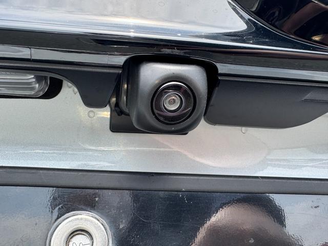 ヤリスクロス 　メーカーＯＰ（特別色）／パノラミックビューＭ／前席シートヒーター／８インチＤオーディオ（フルセグＴＶ・Ａｐｐｌｅ　Ｃａｒｐｌａｙ・ナビ・ＢＴ）／ステアリングヒーター／オートハイビーム／スマートキー（10枚目）