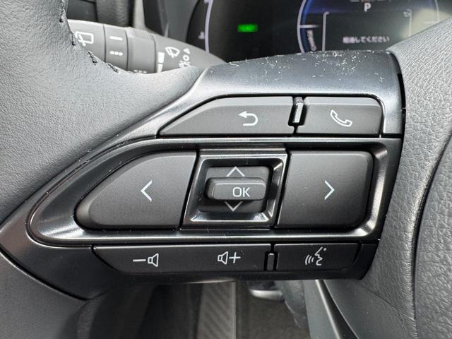 ヤリスクロス 　メーカーＯＰ（特別色）／パノラミックビューＭ／前席シートヒーター／８インチＤオーディオ（フルセグＴＶ・Ａｐｐｌｅ　Ｃａｒｐｌａｙ・ナビ・ＢＴ）／ステアリングヒーター／オートハイビーム／スマートキー（12枚目）