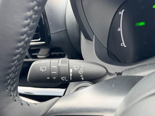 ヤリスクロス 　メーカーＯＰ（特別色）／パノラミックビューＭ／前席シートヒーター／８インチＤオーディオ（フルセグＴＶ・Ａｐｐｌｅ　Ｃａｒｐｌａｙ・ナビ・ＢＴ）／ステアリングヒーター／オートハイビーム／スマートキー（14枚目）