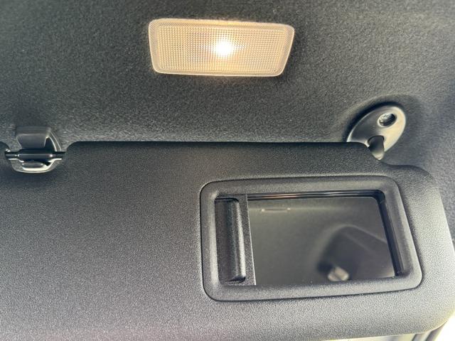 ヤリスクロス 　メーカーＯＰ（特別色）／パノラミックビューＭ／前席シートヒーター／８インチＤオーディオ（フルセグＴＶ・Ａｐｐｌｅ　Ｃａｒｐｌａｙ・ナビ・ＢＴ）／ステアリングヒーター／オートハイビーム／スマートキー（24枚目）