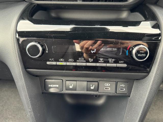 ヤリスクロス 　メーカーＯＰ（特別色）／パノラミックビューＭ／前席シートヒーター／８インチＤオーディオ（フルセグＴＶ・Ａｐｐｌｅ　Ｃａｒｐｌａｙ・ナビ・ＢＴ）／ステアリングヒーター／オートハイビーム／スマートキー（25枚目）