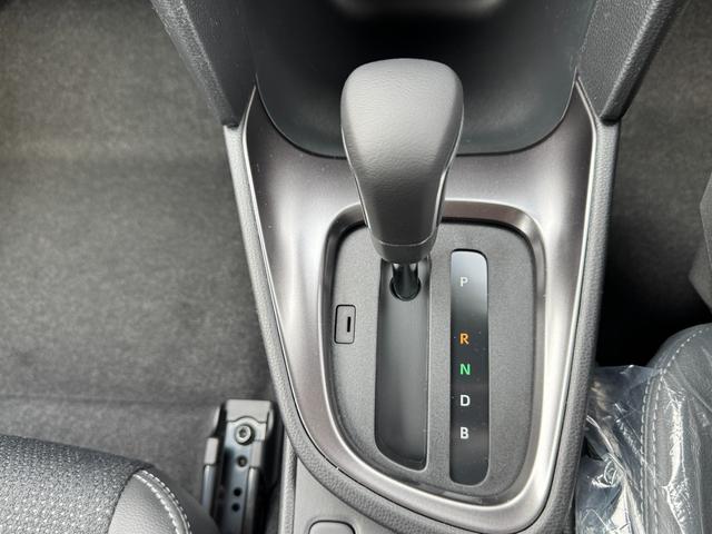 ヤリスクロス 　メーカーＯＰ（特別色）／パノラミックビューＭ／前席シートヒーター／８インチＤオーディオ（フルセグＴＶ・Ａｐｐｌｅ　Ｃａｒｐｌａｙ・ナビ・ＢＴ）／ステアリングヒーター／オートハイビーム／スマートキー（26枚目）