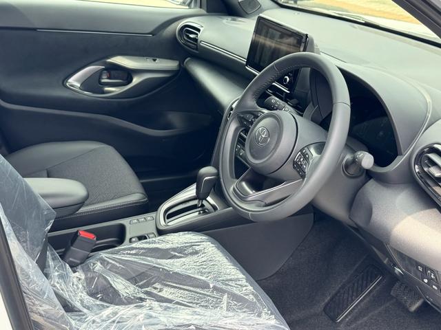 ヤリスクロス 　メーカーＯＰ（特別色）／パノラミックビューＭ／前席シートヒーター／８インチＤオーディオ（フルセグＴＶ・Ａｐｐｌｅ　Ｃａｒｐｌａｙ・ナビ・ＢＴ）／ステアリングヒーター／オートハイビーム／スマートキー（31枚目）