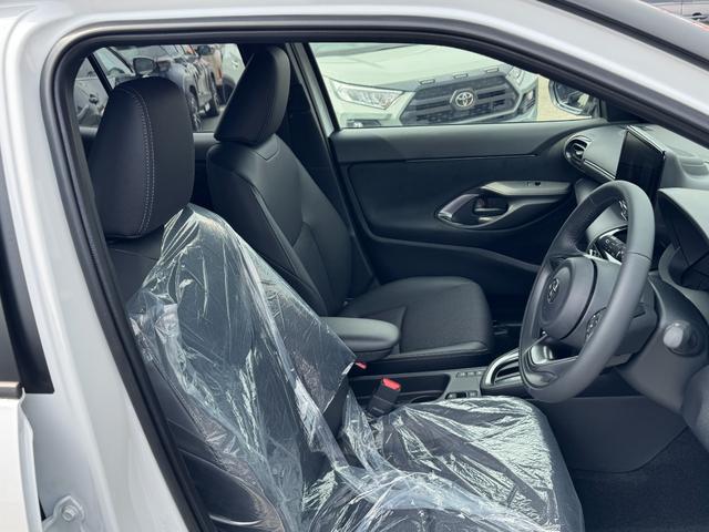 ヤリスクロス 　メーカーＯＰ（特別色）／パノラミックビューＭ／前席シートヒーター／８インチＤオーディオ（フルセグＴＶ・Ａｐｐｌｅ　Ｃａｒｐｌａｙ・ナビ・ＢＴ）／ステアリングヒーター／オートハイビーム／スマートキー（32枚目）